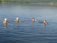 Im Sommer mit den Nixen im See schwimmen